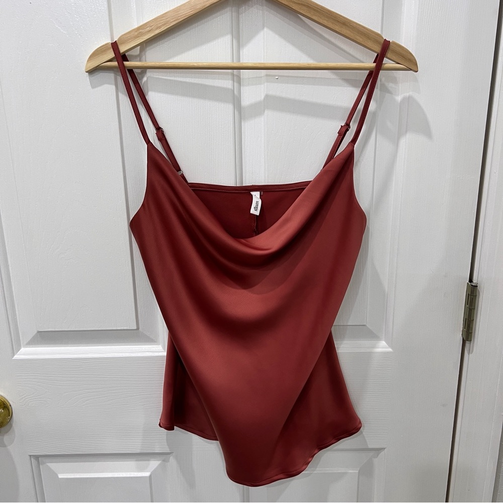 Glam satin-y tank top with scoop neck in rose, size S
